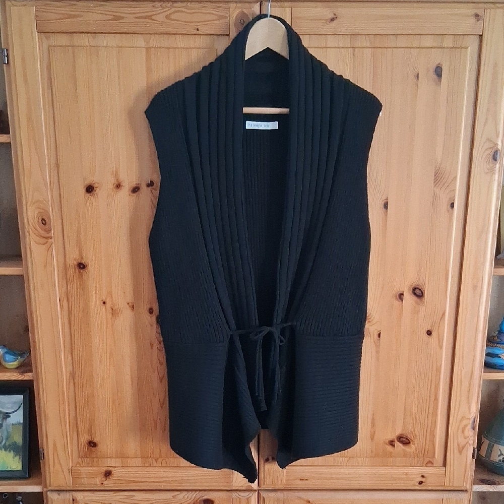 Heikejarick Black Merino Wool Tie Front Quiet Luxury Ribbed Sweater Vest Size M